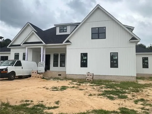 281 Leland Ln, Raeford, NC 28376