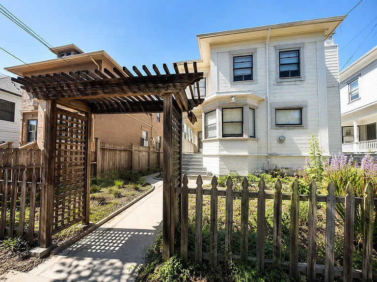 1827-1829 Berkeley Way — Photo 10