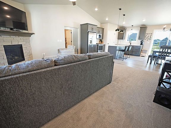 2nd image of 880 Joeanna Way