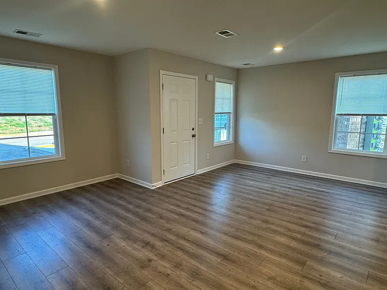 201 Mountaindale Dr — Photo 3