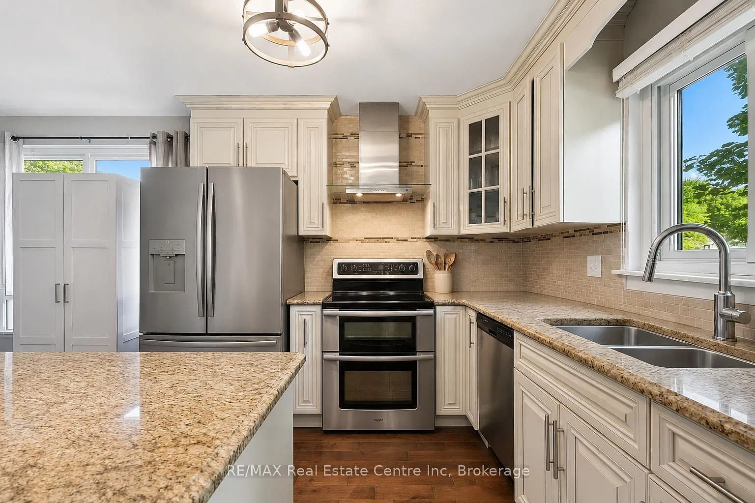 3 bed, $3,260 — Photo 4