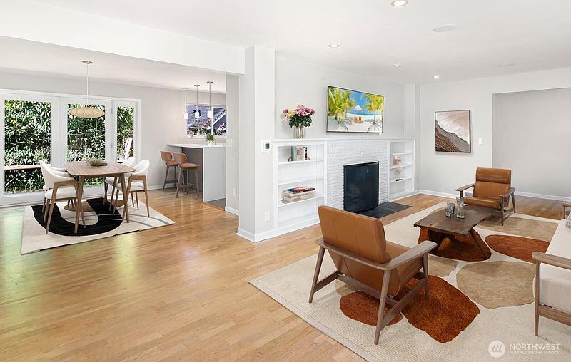 3rd image of 2904 W Tilden Street