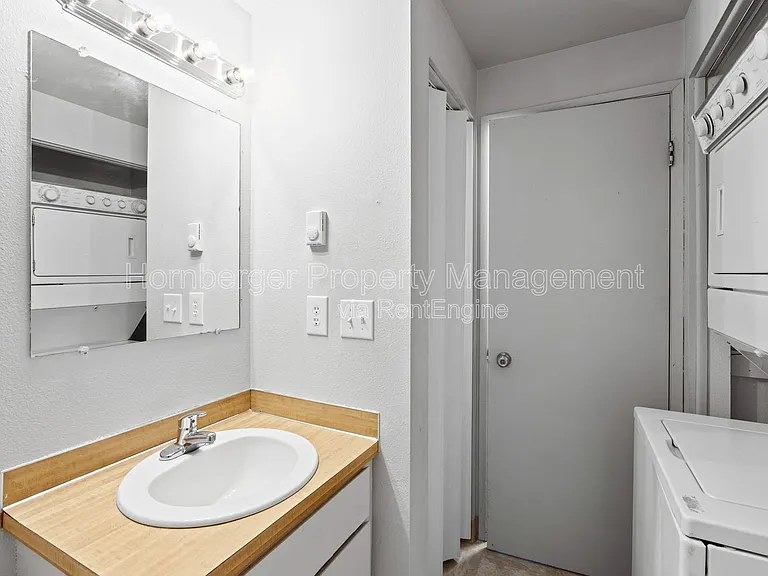 2628 E Wellesley Ave #2 — Photo 12