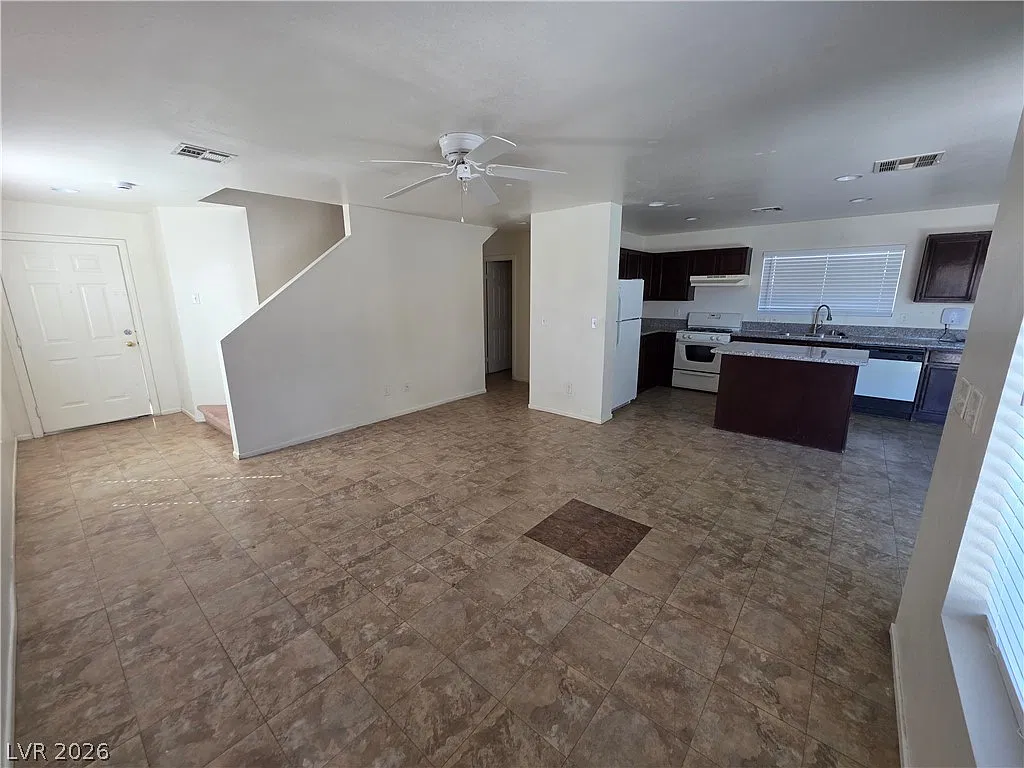 3 bed, 2.5 bath, 1364 sqft, $1,850 — Photo 1