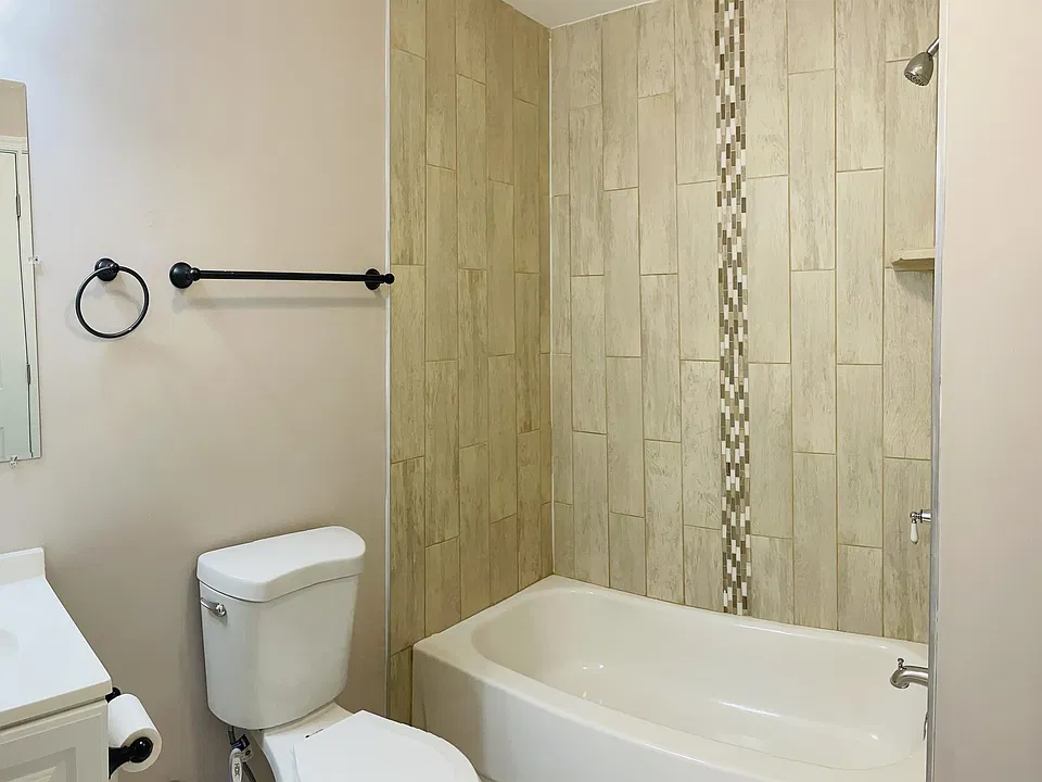 full bathroom #1