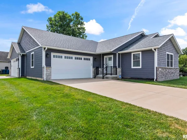 600 Burberry Ln, Rochester, IL 62563