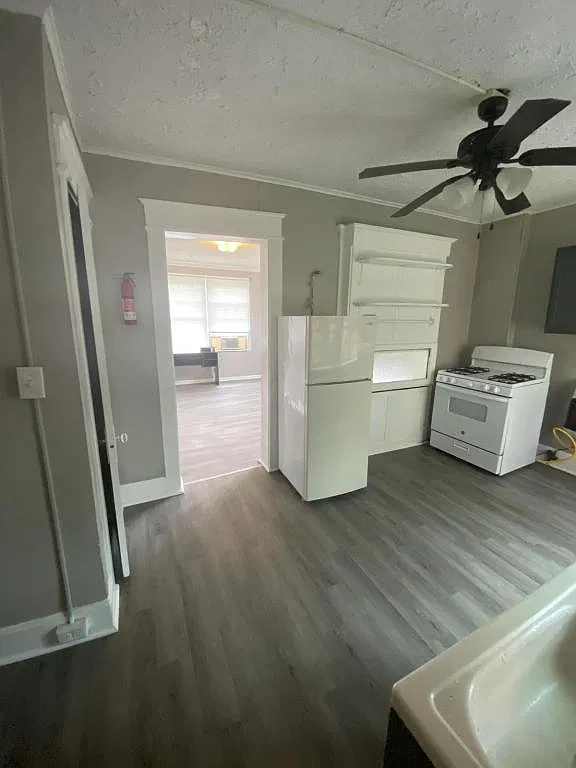 201 Emming Unit 5 — Photo 3