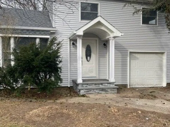 628 Narragansett Avenue, East Patchogue, NY 11772