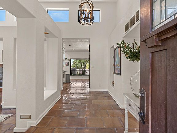 3rd image of 5909 Mimosa Pl NE