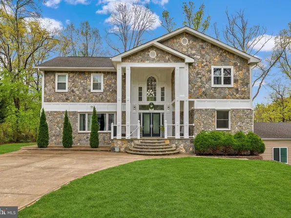8535 Forest St, Annandale, VA 22003