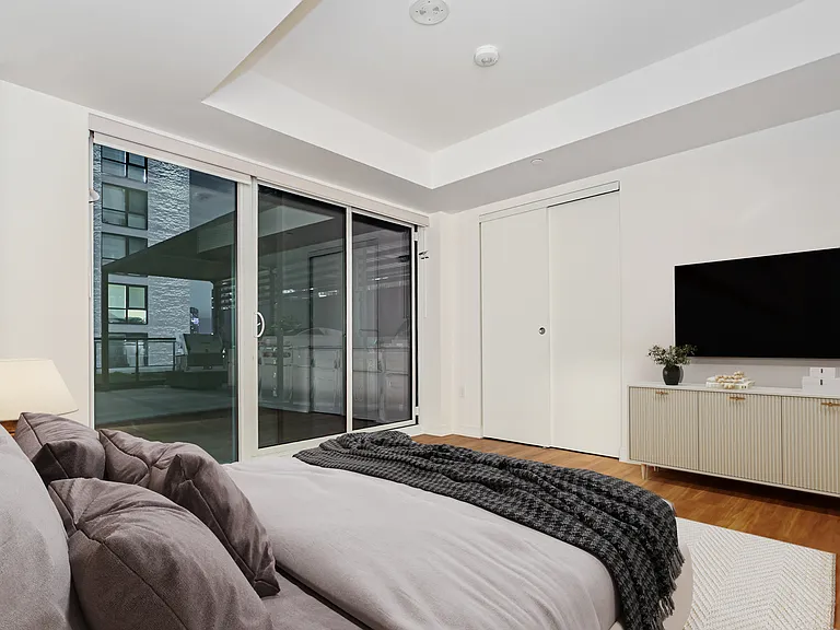 370 Queens Quay W — Photo 15