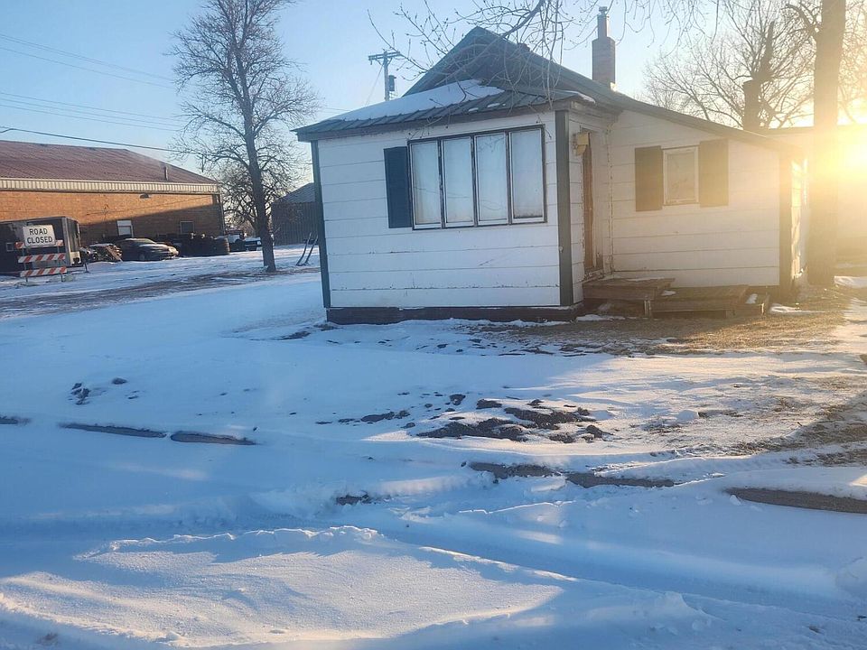 1st image of 110 3rd St S