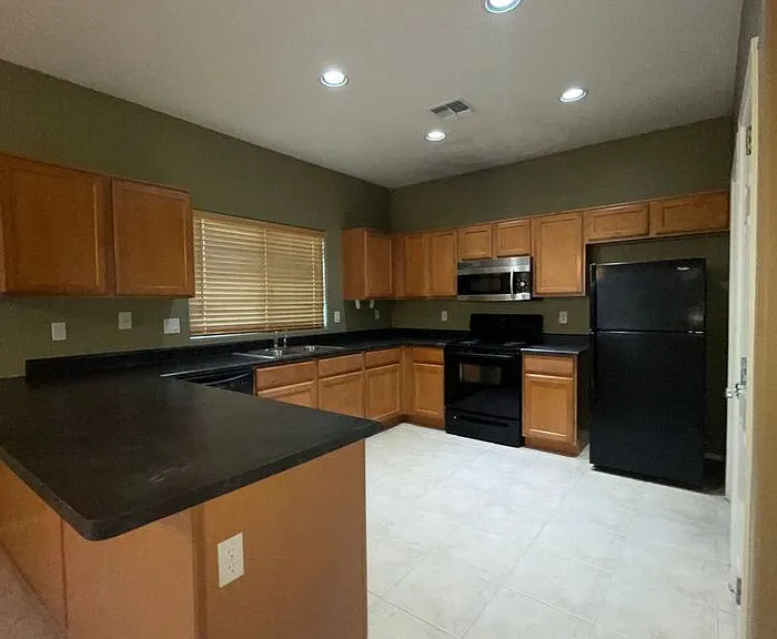 17714 W Marshall Ln — Photo 3
