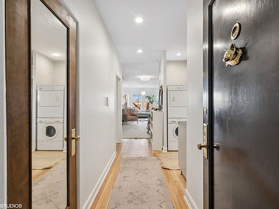 4th image of 1425 W Summerdale Ave APT 3A