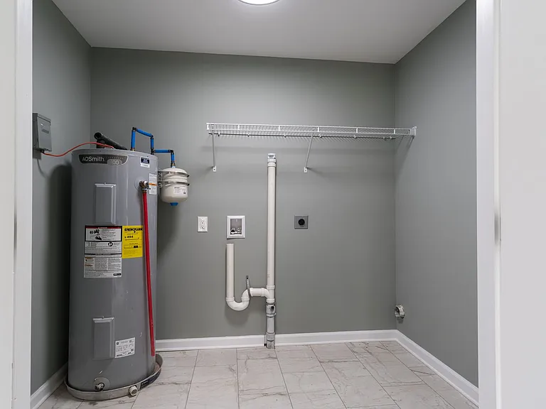 101 McCormick Cir — Photo 31