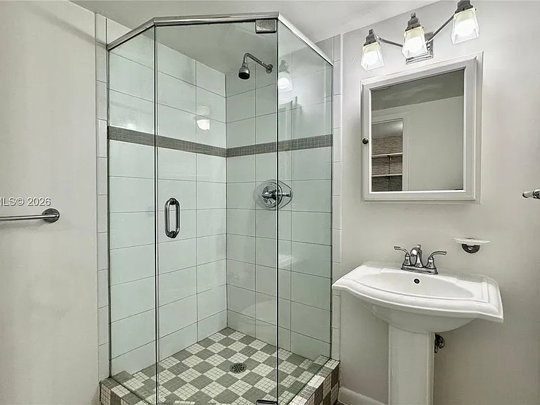 130 S Shore Dr #4B — Photo 27