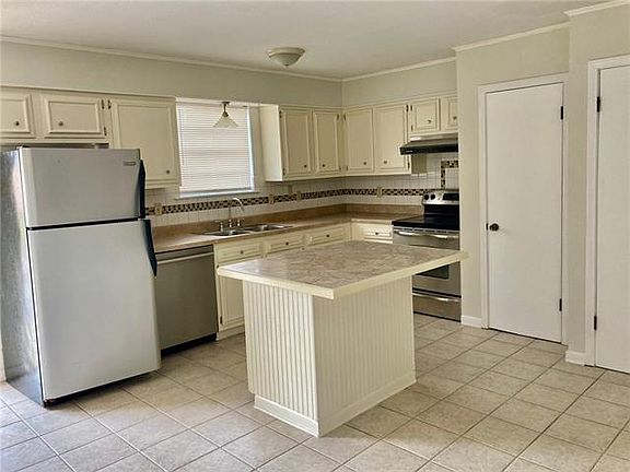 4th image of 1527 Huron Ave #B