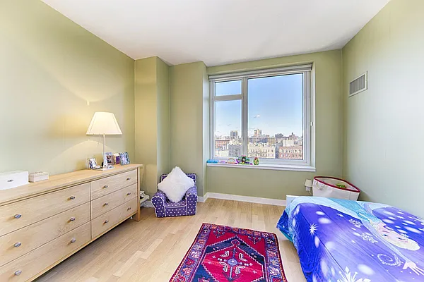 Sold by Isen & Company : Real Estate Advisors | media 25