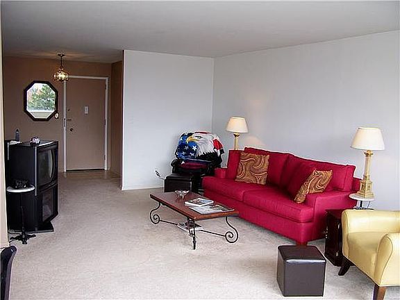 5th image of 1620 E Broad St APT 505