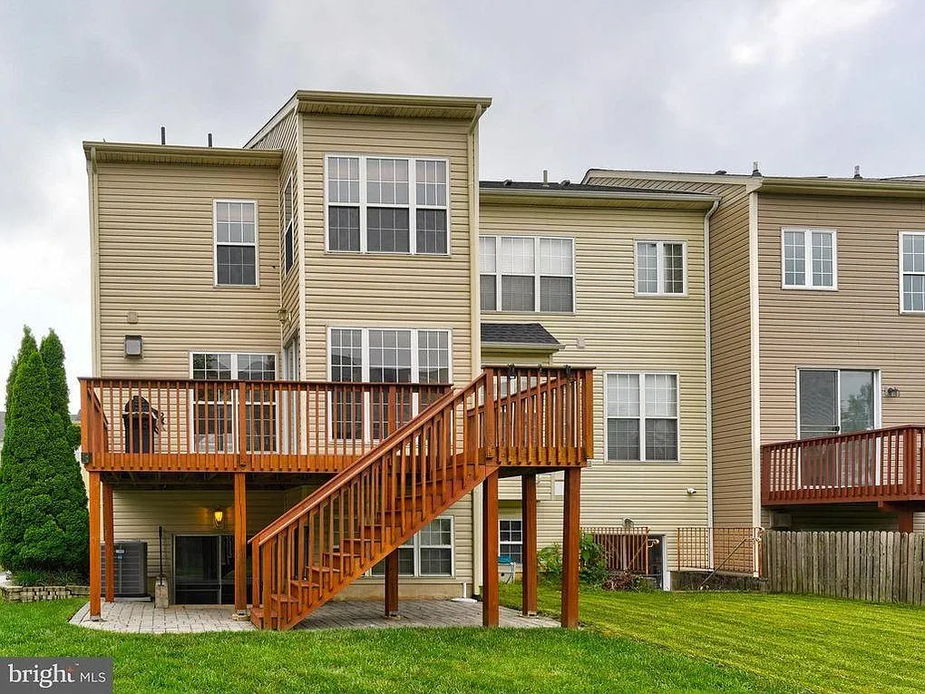 306 Rockmeade Dr — Photo 3