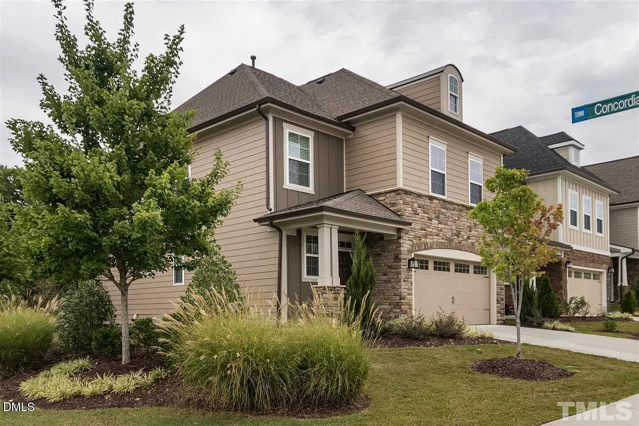 3 bed, 2.5 bath, 2200 sqft, $2,450 — Photo 3