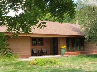 W2805 Pine Ridge Ct, Belleville, WI 53508