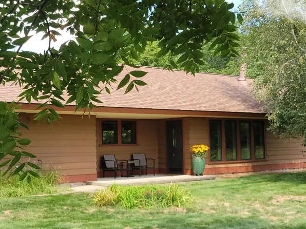 W2805 Pine Ridge Ct, Belleville, WI 53508