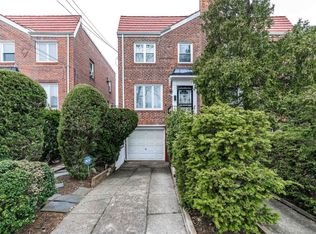 4518 172nd St, Flushing, NY 11358