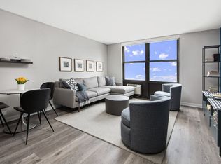 Reside on Barry, Chicago, IL 60657