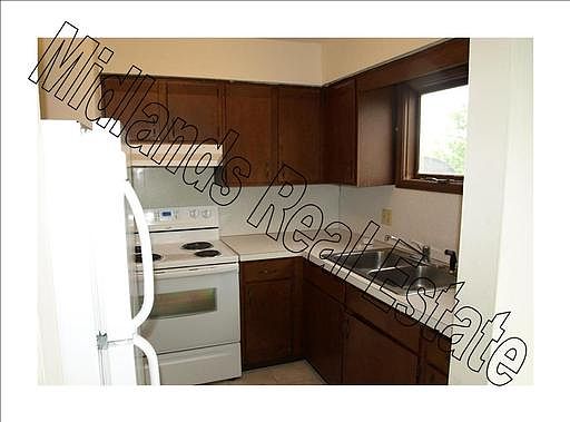 2nd image of 512 Chateau Dr APT B