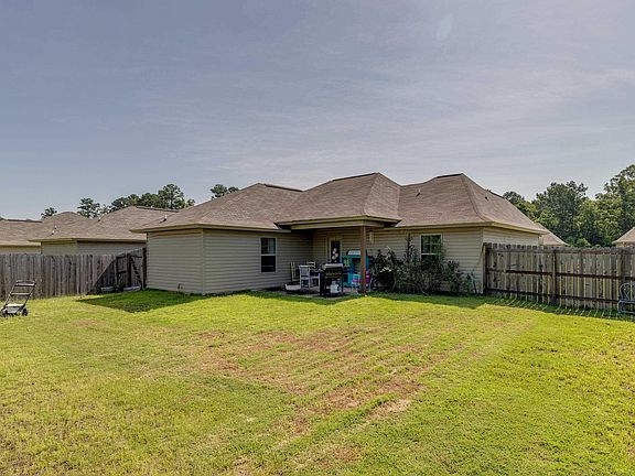 5th image of 122 Carriage Hills Dr