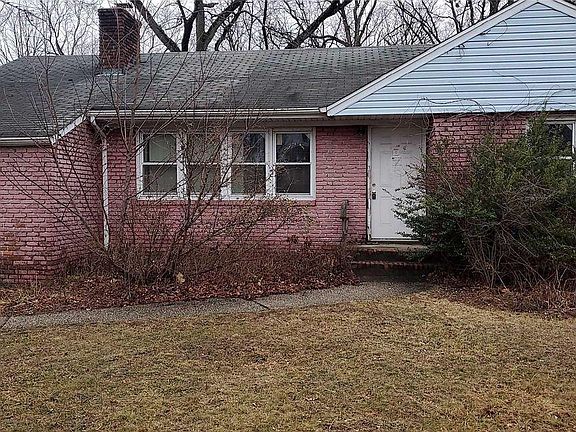 2nd image of 394 Broadway Greenlawn