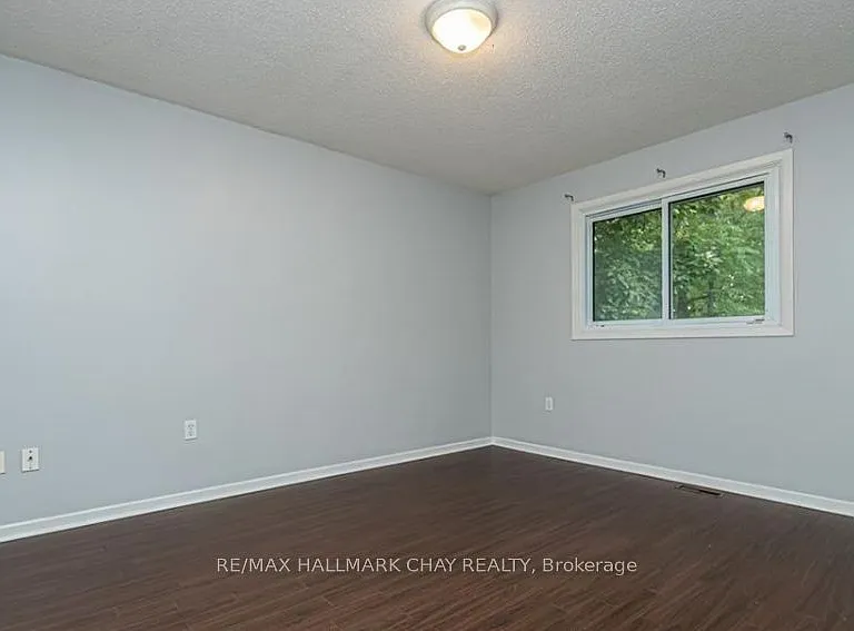 33B Grove St E #MAIN FLOOR — Photo 8