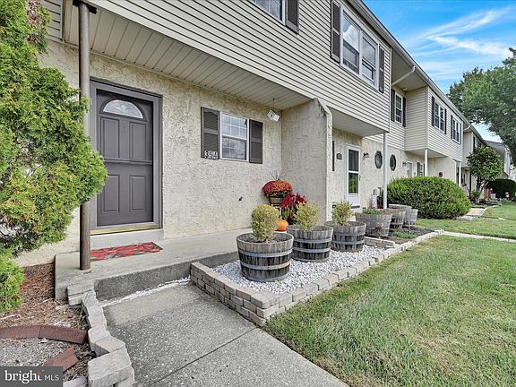 4th image of 354 Carlyn Ct