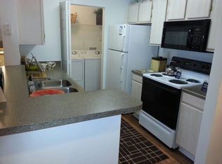 7610 Holliswood Ct APT 102, Charlotte, NC 28217