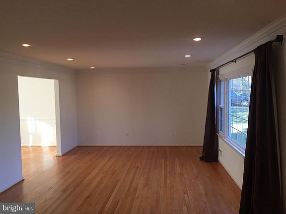 5th image of 503 Old Pasture Ln