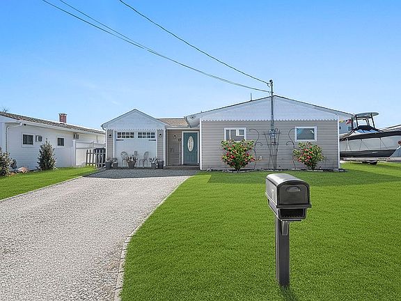 2nd image of 17 Lake Huron Dr