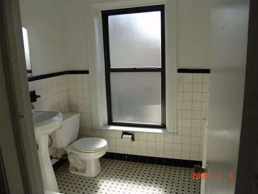 Rented by Metropolitan Realty | media 19