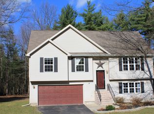 1 Barrington Dr, Gansevoort, NY 12831