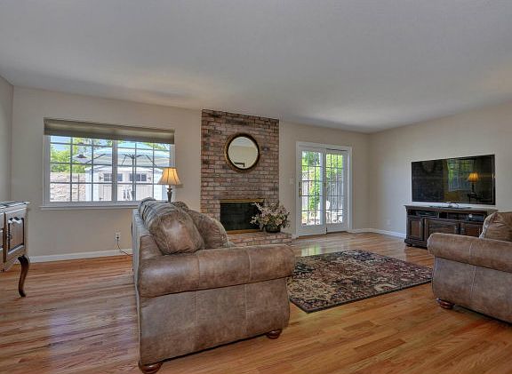 5th image of 2961 Marietta Dr