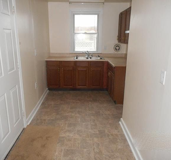 2nd image of 107 E Monroe Ave #1