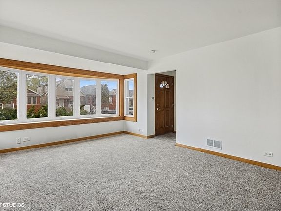3rd image of 6055 S Massasoit Ave