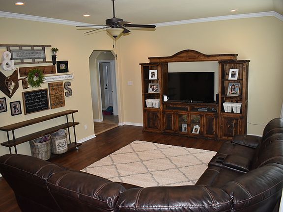 3rd image of 1733 Round Rock Cir