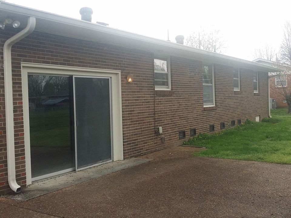 2nd image of 413 Oakdale Dr