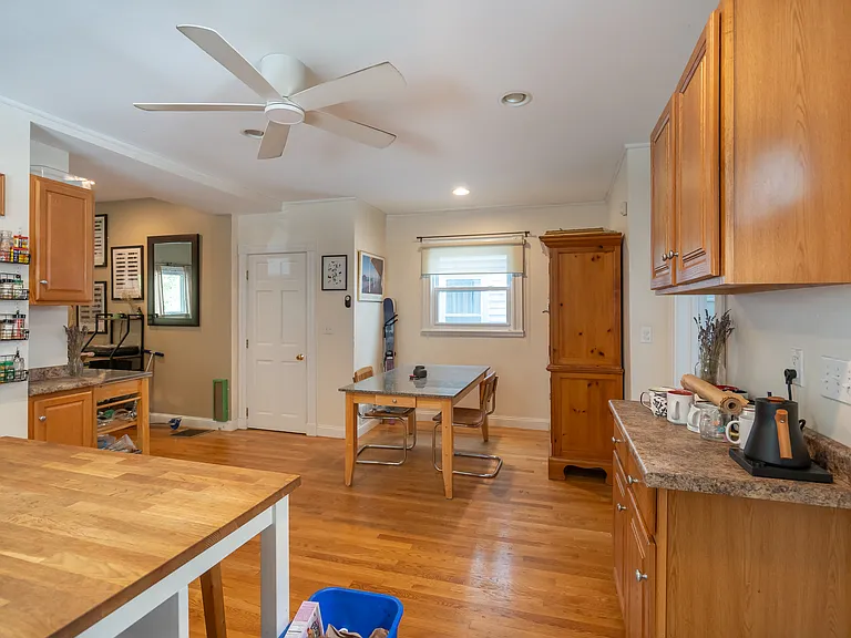 256 Columbia St — Photo 5