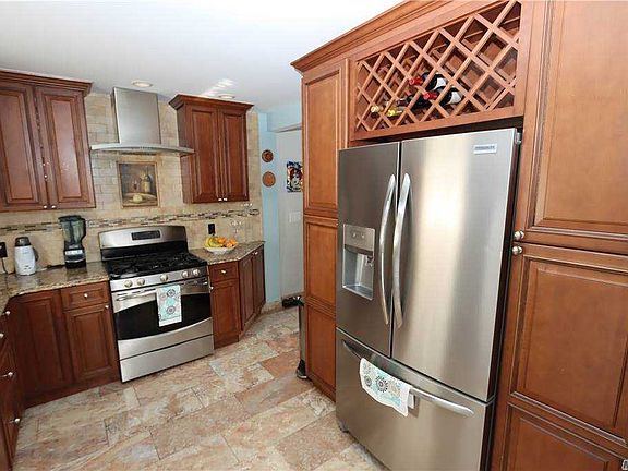 3rd image of 1006 Polk Ave