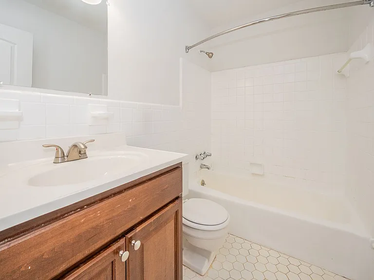 3200 Hillside Ave — Photo 9