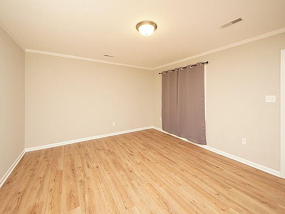 3rd image of 7670 Kings Grant Ln
