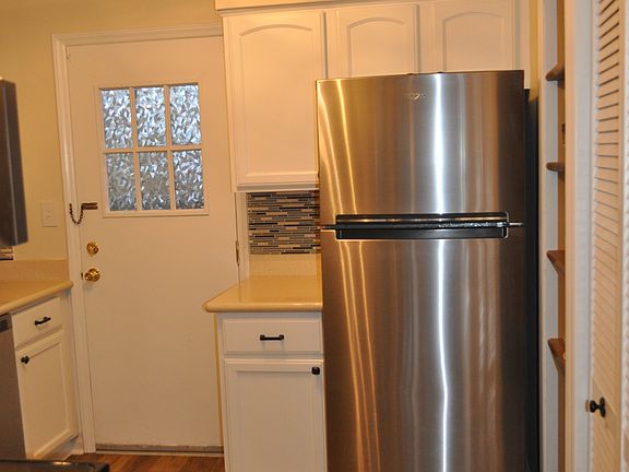 3rd image of 220 Elizabeth St APT D6