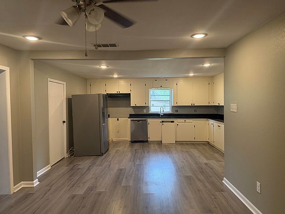 2nd image of 700 Ward St
